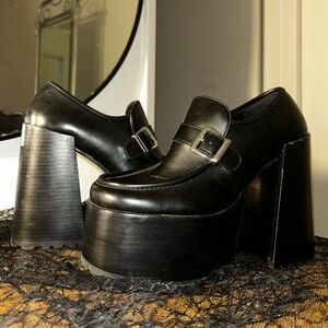 Steve Madden black platform shoe size 9